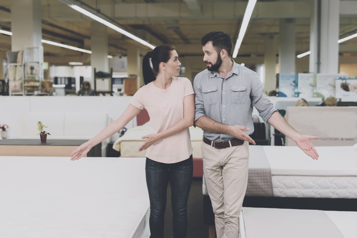 Materac 180×200 zapewnia każdemu z partnerów przestrzeń porównywalną z pojedynczym łóżkiem 90 cm.